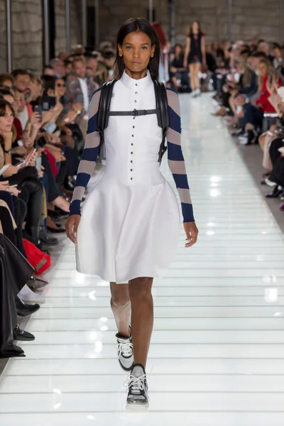 Look 19